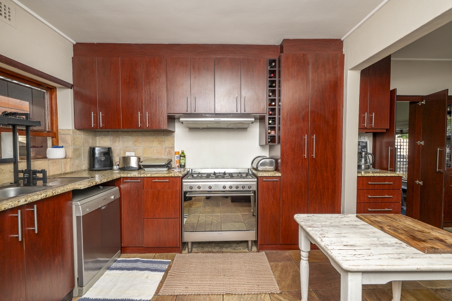 5 Bedroom Property for Sale in Kenridge Western Cape